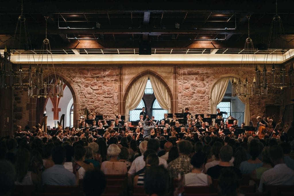Dekorativ: Konzert Jugendaustauschorchester “CHMYO”